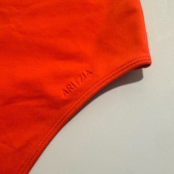 Aritzia Contour Second-skin crewneck bodysuit, NWT size small RED - Picture 4 of 6